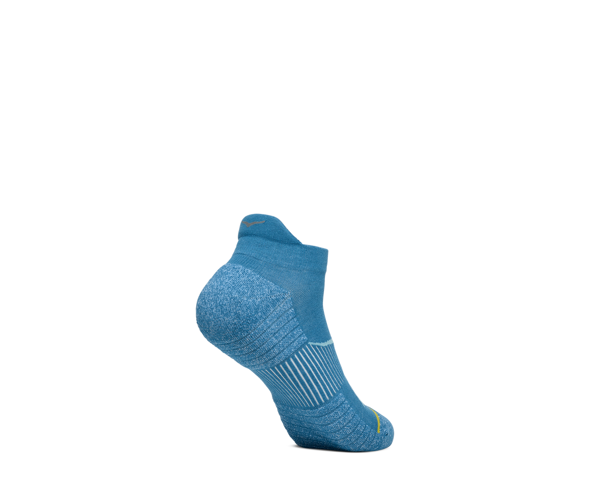 HOKA No Show Run Sock 3 Pack Unisex Birch Jadeite Foggy Night — vista tres cuartos