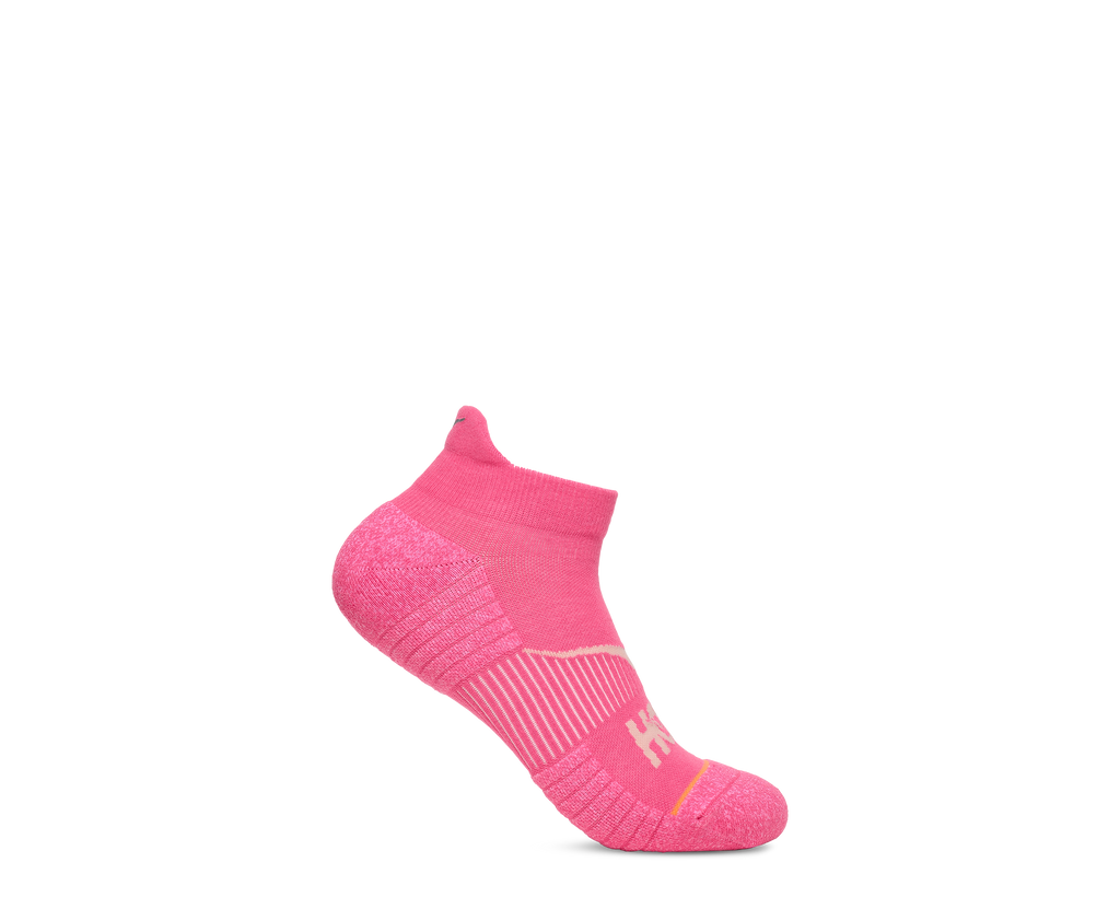 HOKA No Show Run Sock 3 Pack Unisex Blk Cherry Electric Rose Rose Latte — vista lateral