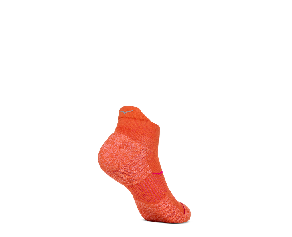 HOKA No-show Run Sock 3-PACK Unisex Mustrd Seed / Neon Cantlpe / Bell Pepper — vista tres cuartos