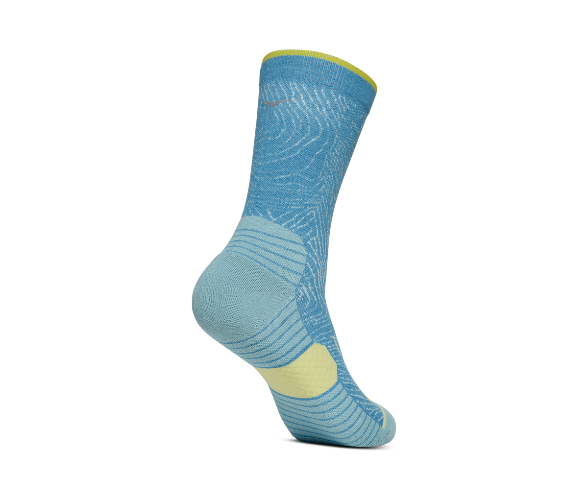HOKA Crew Run Sock 3-PACK Unisex Alpine Blue Cardamon Ultramarine — vista tres cuartos