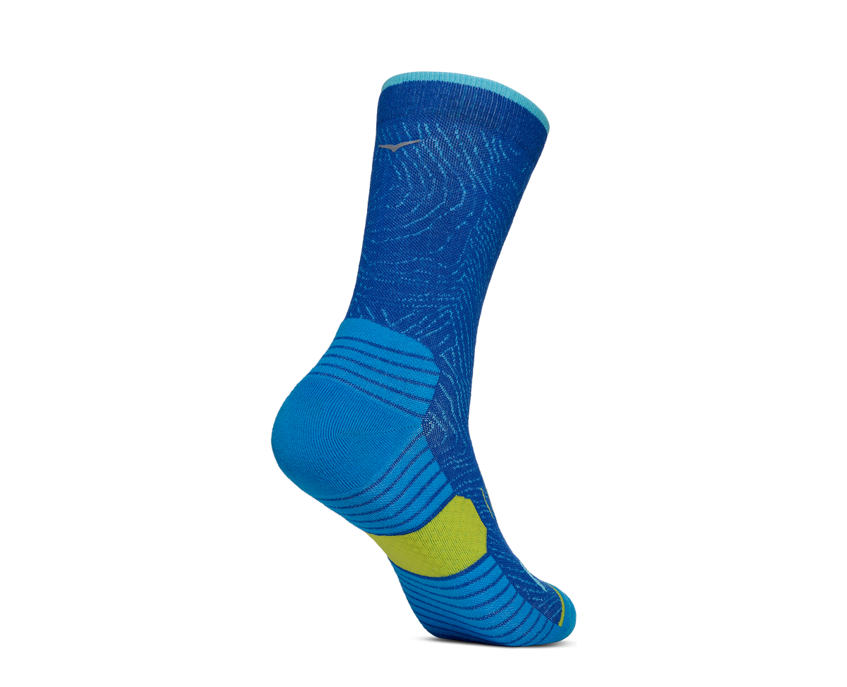 HOKA Crew Run Sock 3-PACK Unisex Alpine Blue Cardamon Ultramarine — vista tres cuartos