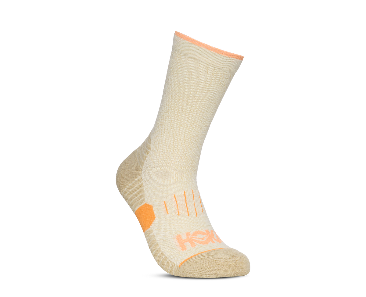 HOKA Crew Run Sock 3-PACK Unisex Truffle Salt Pumpkin Blk Cherry — vista medial
