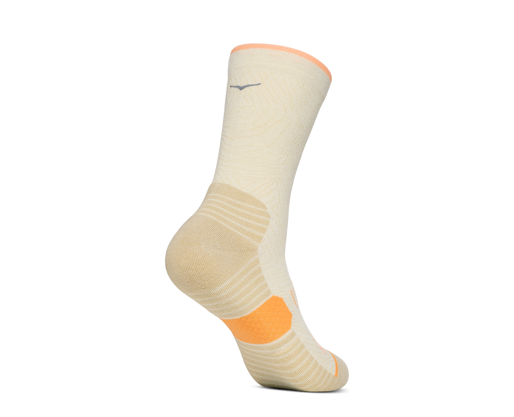 HOKA Crew Run Sock 3-PACK Unisex Truffle Salt Pumpkin Blk Cherry — vista tres cuartos