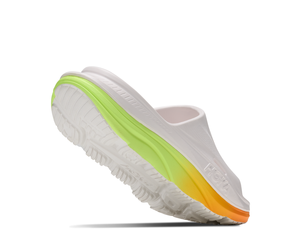 HOKA Ora Recovery Slide 3 Unisex White / Neon Yuzu — vista tres cuartos