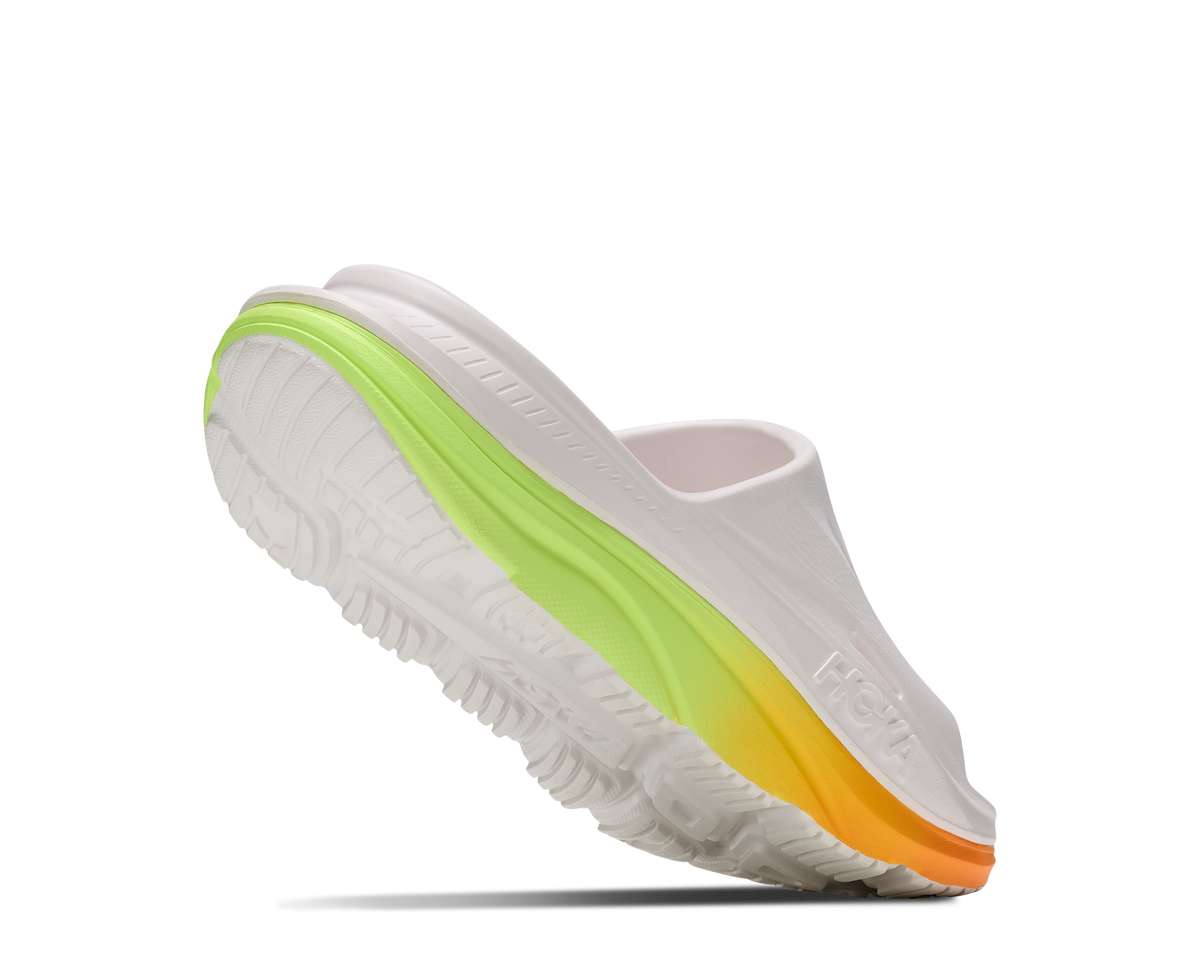 HOKA Ora Recovery Slide 3 Unisex White / Neon Yuzu — vista tres cuartos