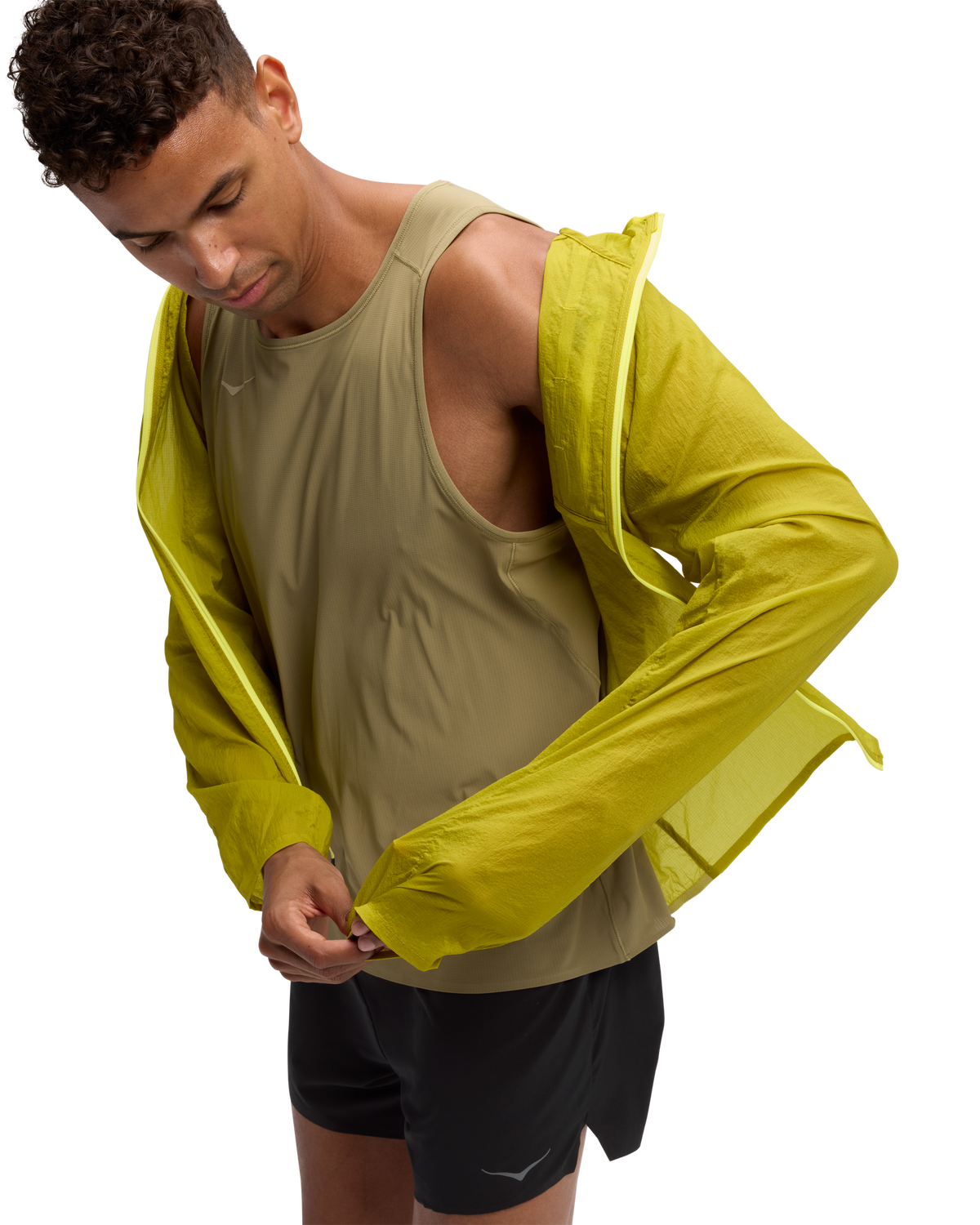 HOKA Skyflow Jacket Hombre Pea Green — vista tres cuartos