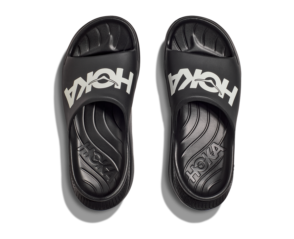 HOKA Ora Athletic Slide Unisex Black White — vista medial