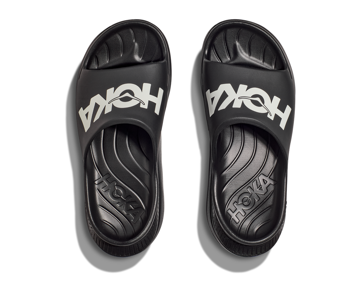 HOKA Ora Athletic Slide Unisex Black White — vista medial
