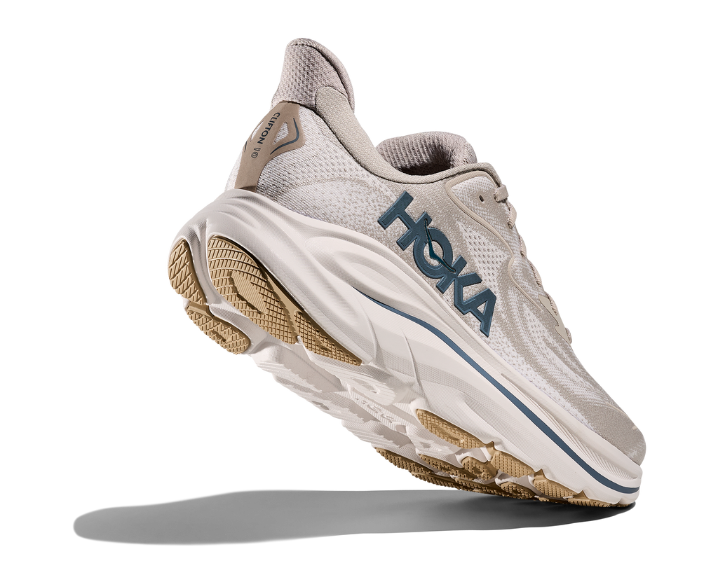 HOKA Clifton 10 Hombre Putty Grout — vista tres cuartos