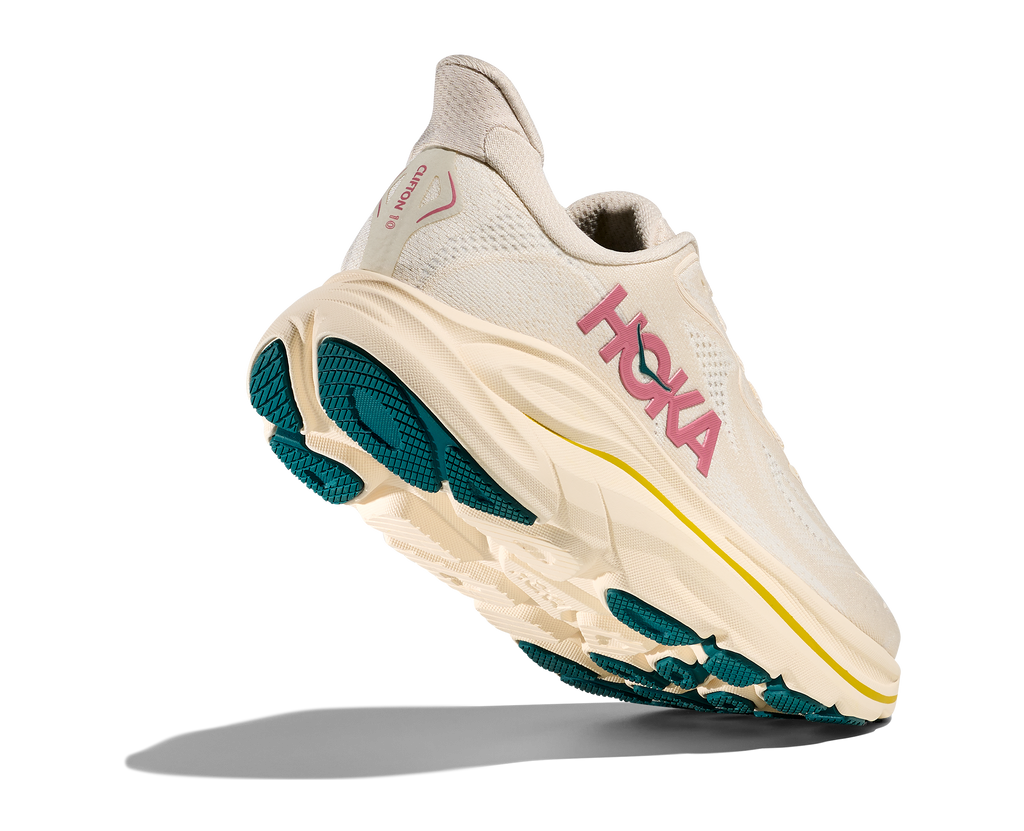 HOKA Clifton 10 Mujer Birch / Alabaster — vista tres cuartos