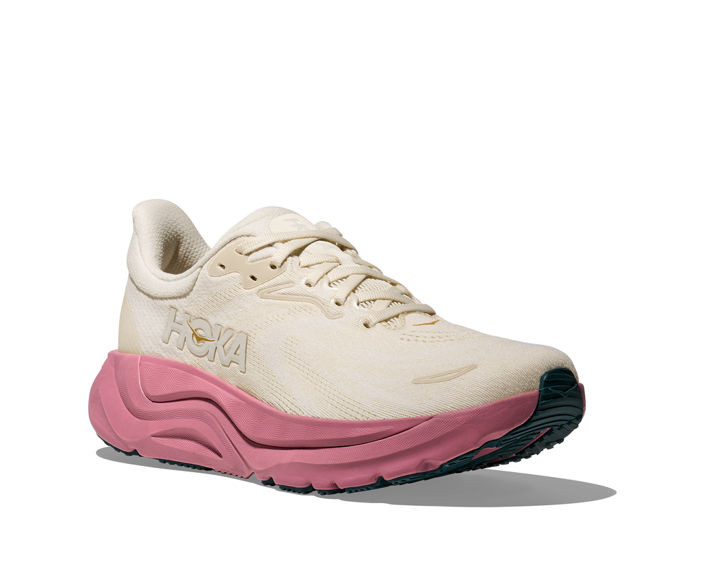 HOKA Arahi 8 Mujer Alabaster Lingonberry — vista trasera