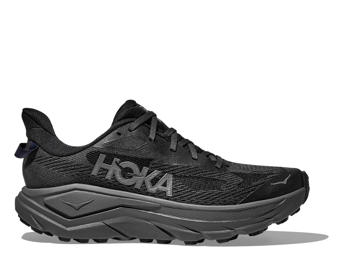 HOKA Challenger 8 Hombre Black Outer Orbit — vista lateral
