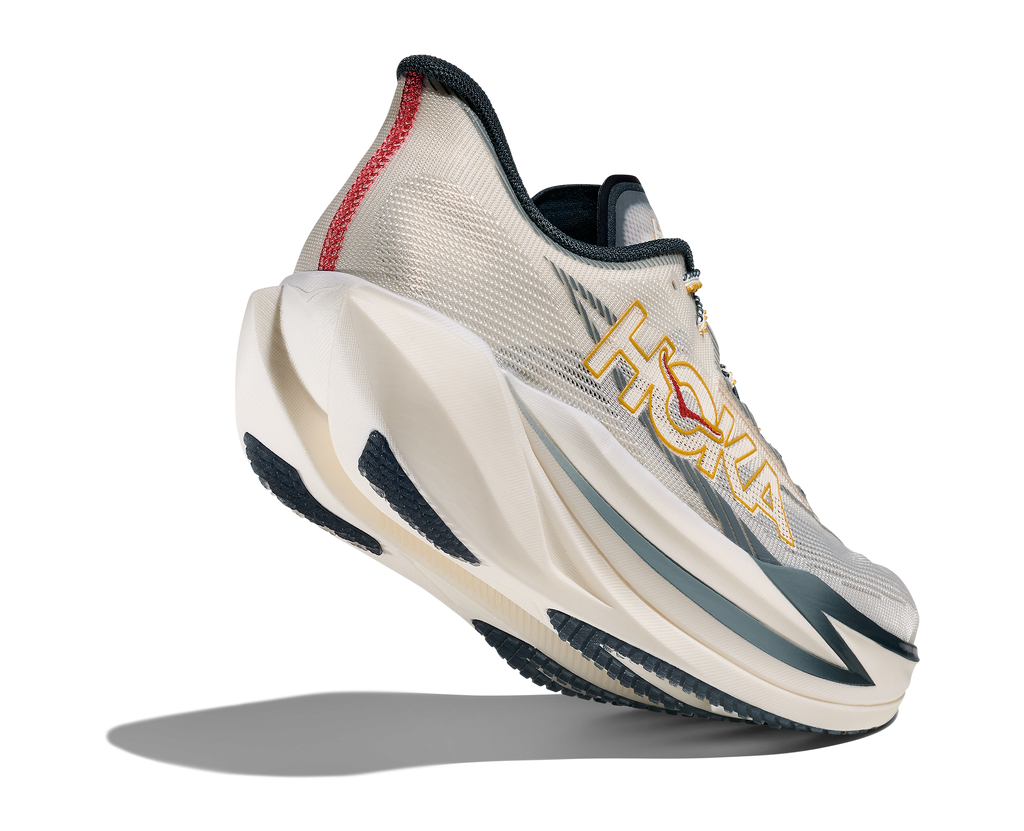 HOKA Cielo X1 3.0 Unisex Alabaster / Yellow Gold — vista tres cuartos