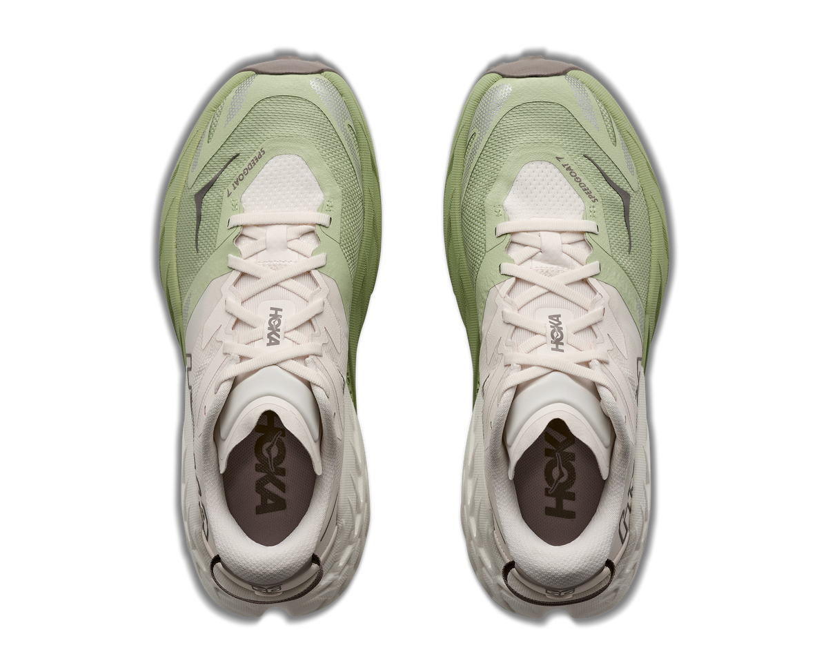 HOKA Speedgoat 7 Mujer Alabaster / Morning Dew — vista medial