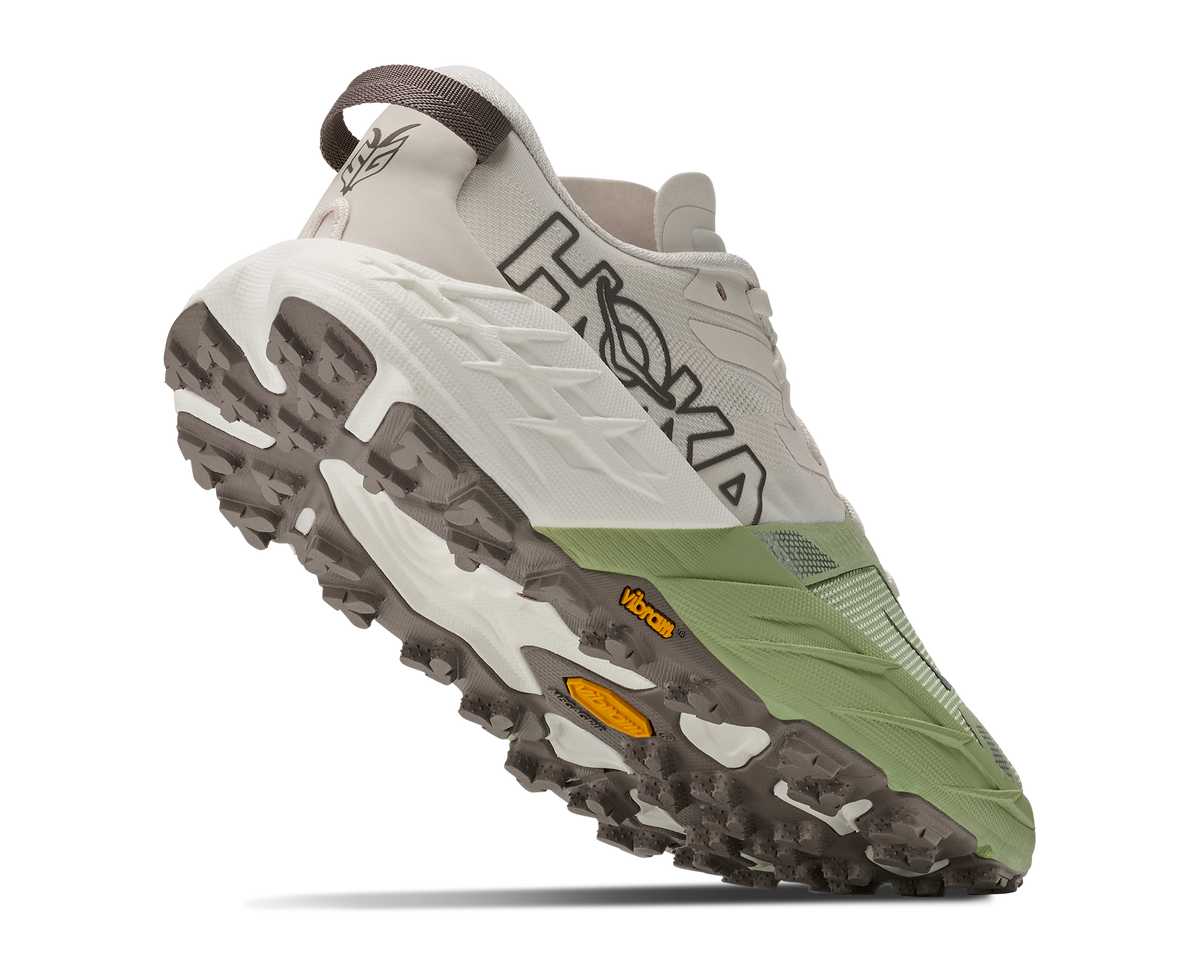 HOKA Speedgoat 7 Mujer Alabaster / Morning Dew — vista tres cuartos