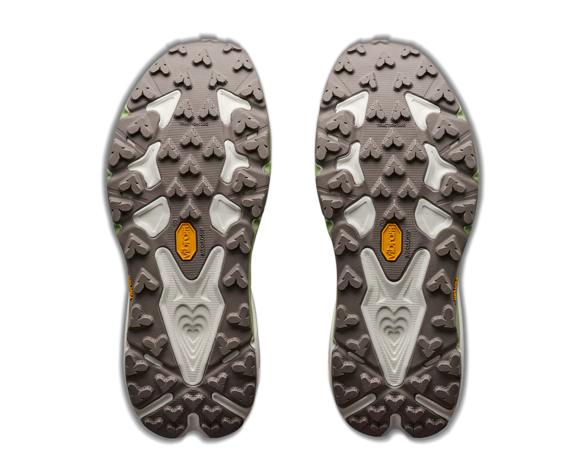 HOKA Speedgoat 7 Mujer Alabaster / Morning Dew — suela
