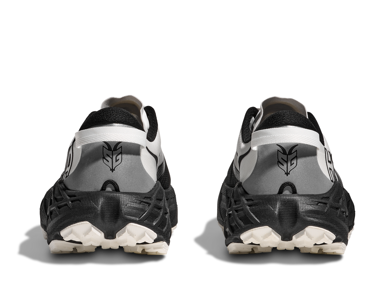 HOKA Speedgoat 7 Mujer Black / White — vista superior