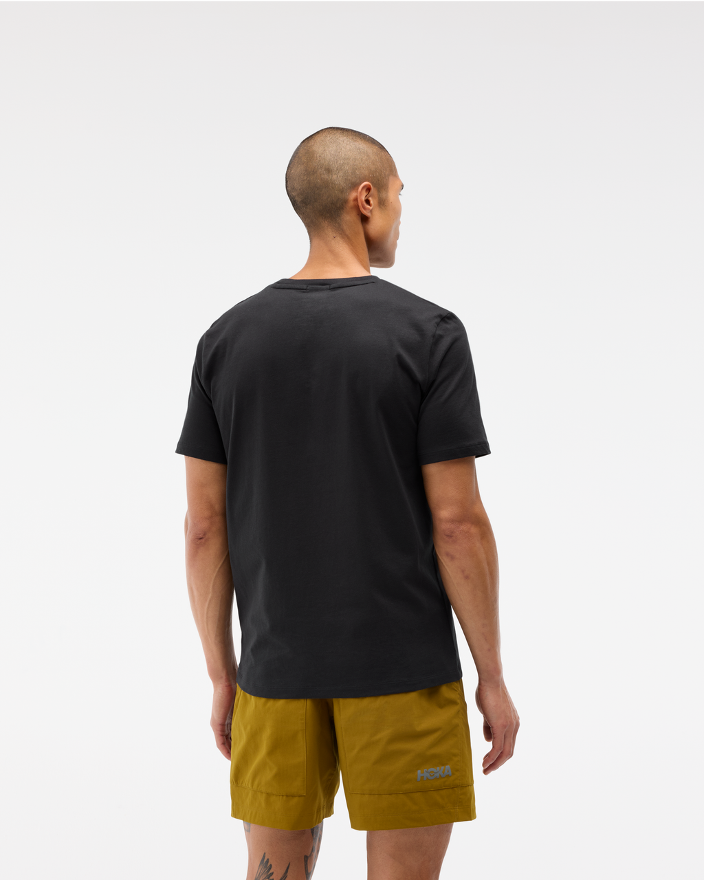 HOKA Core Logo Ctn SS Tee Hombre Black — vista medial
