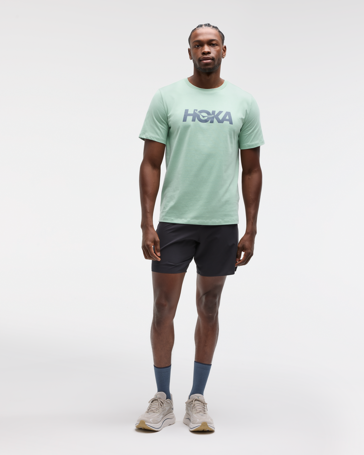 HOKA Core Logo Ctn SS Tee Hombre Sage — vista frontal