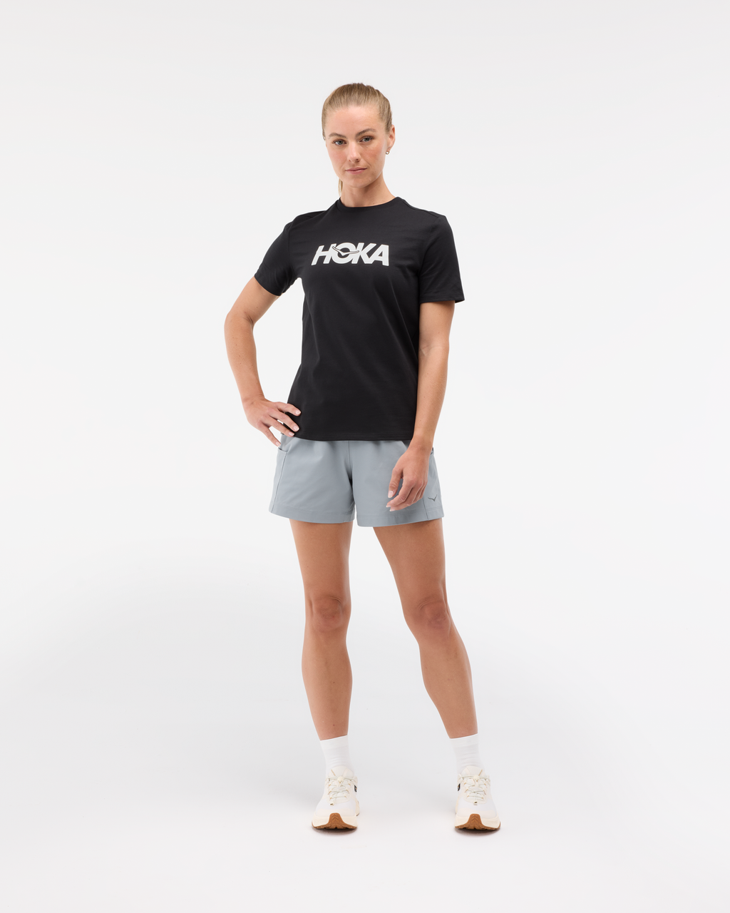 HOKA Core Logo Ctn SS Tee Mujer Black — vista frontal
