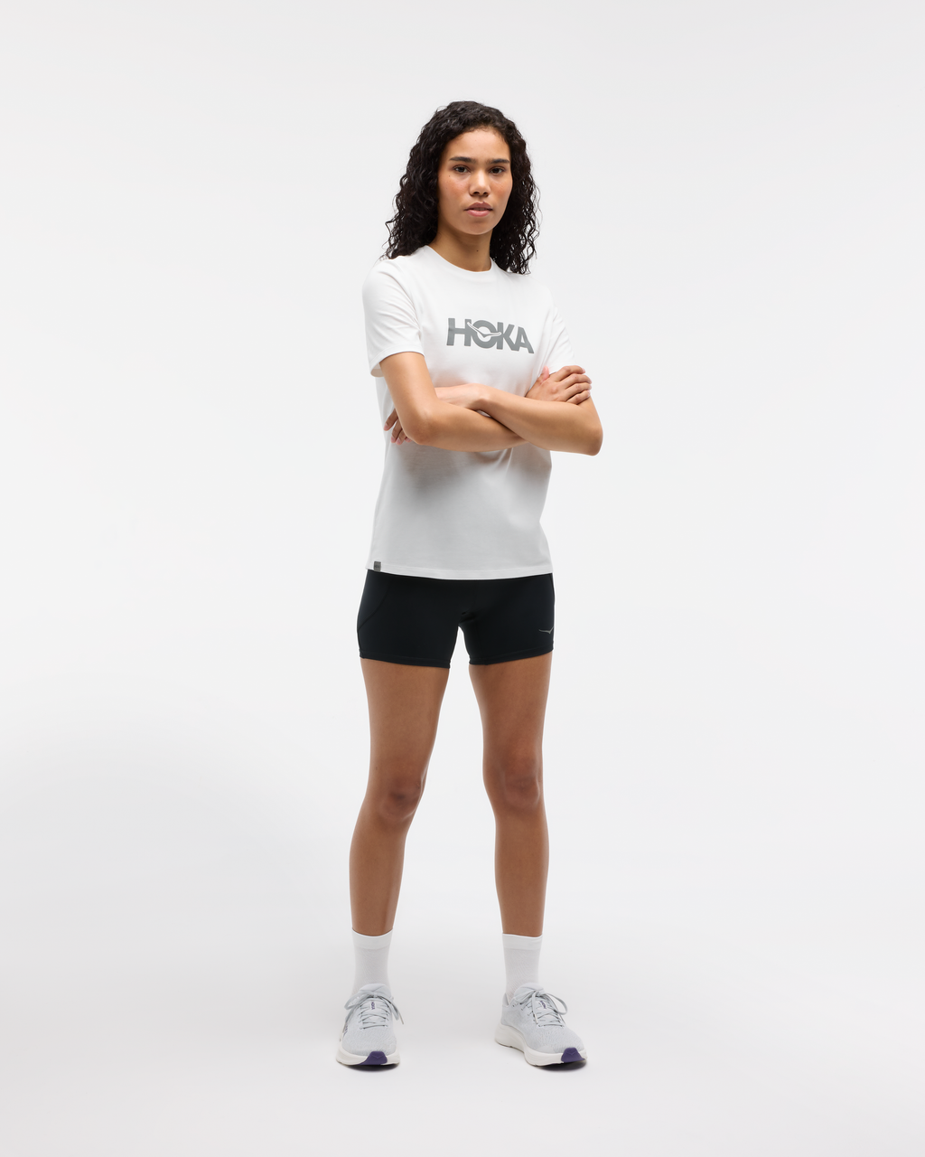 HOKA Core Logo Ctn SS Tee Mujer White — vista frontal