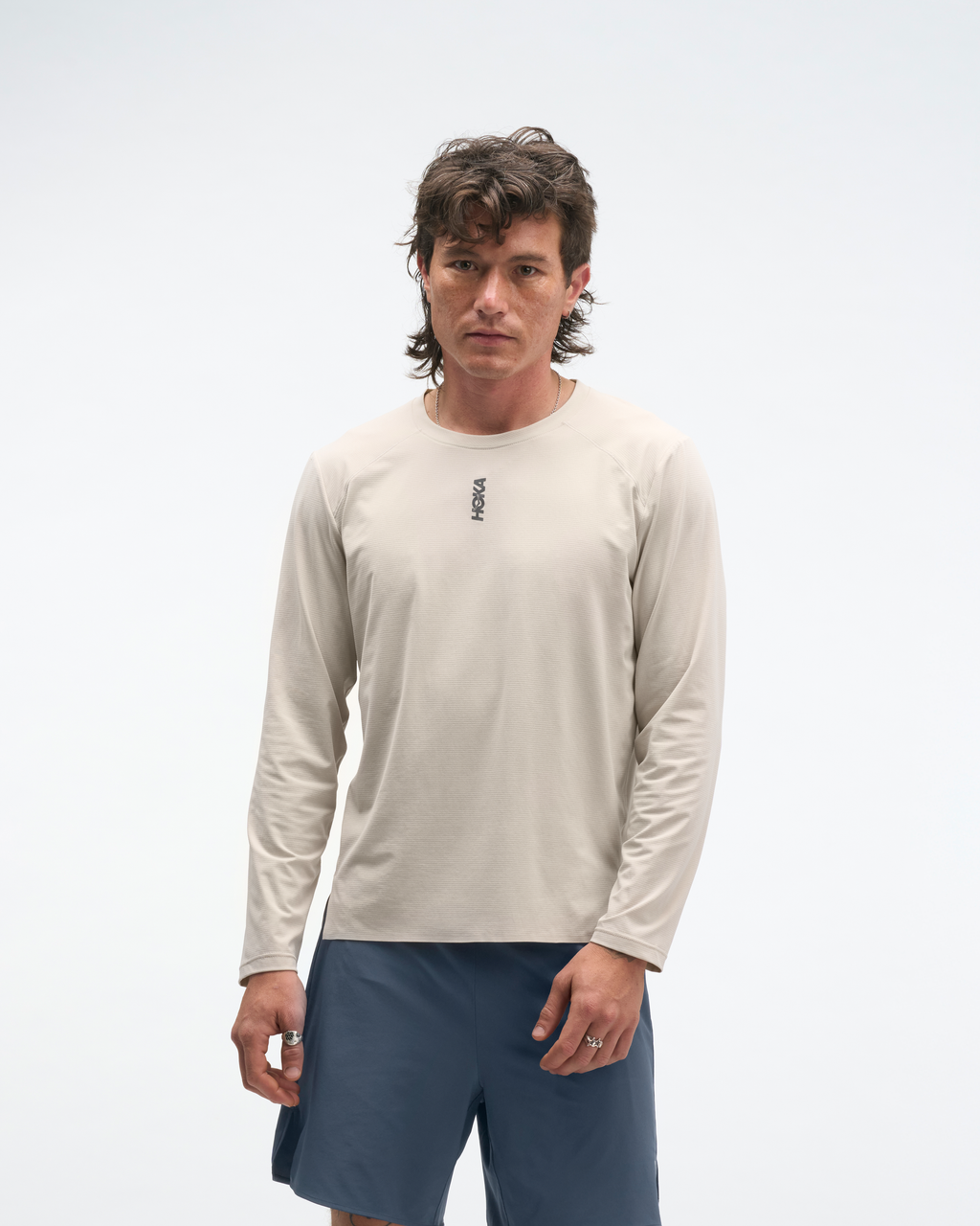 HOKA Everyrun Long Sleeve Hombre River Rock Grey — vista lateral