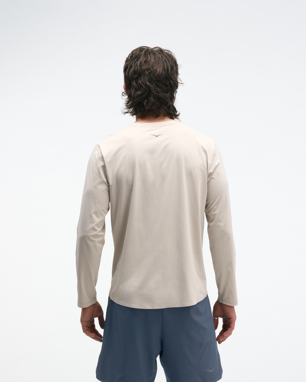 HOKA Everyrun Long Sleeve Hombre River Rock Grey — vista medial