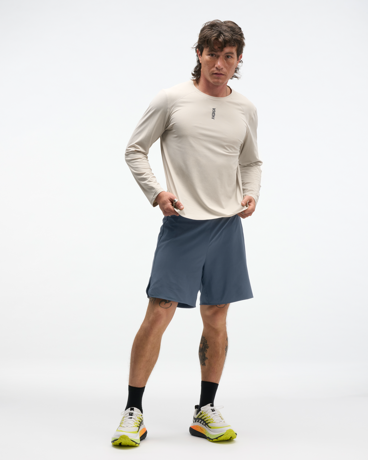 HOKA Everyrun Long Sleeve Hombre River Rock Grey — vista frontal