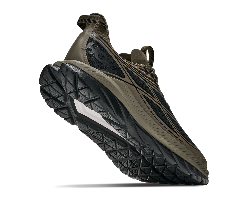 HOKA Mach Remastered Hombre Antique Olive / Black — vista tres cuartos