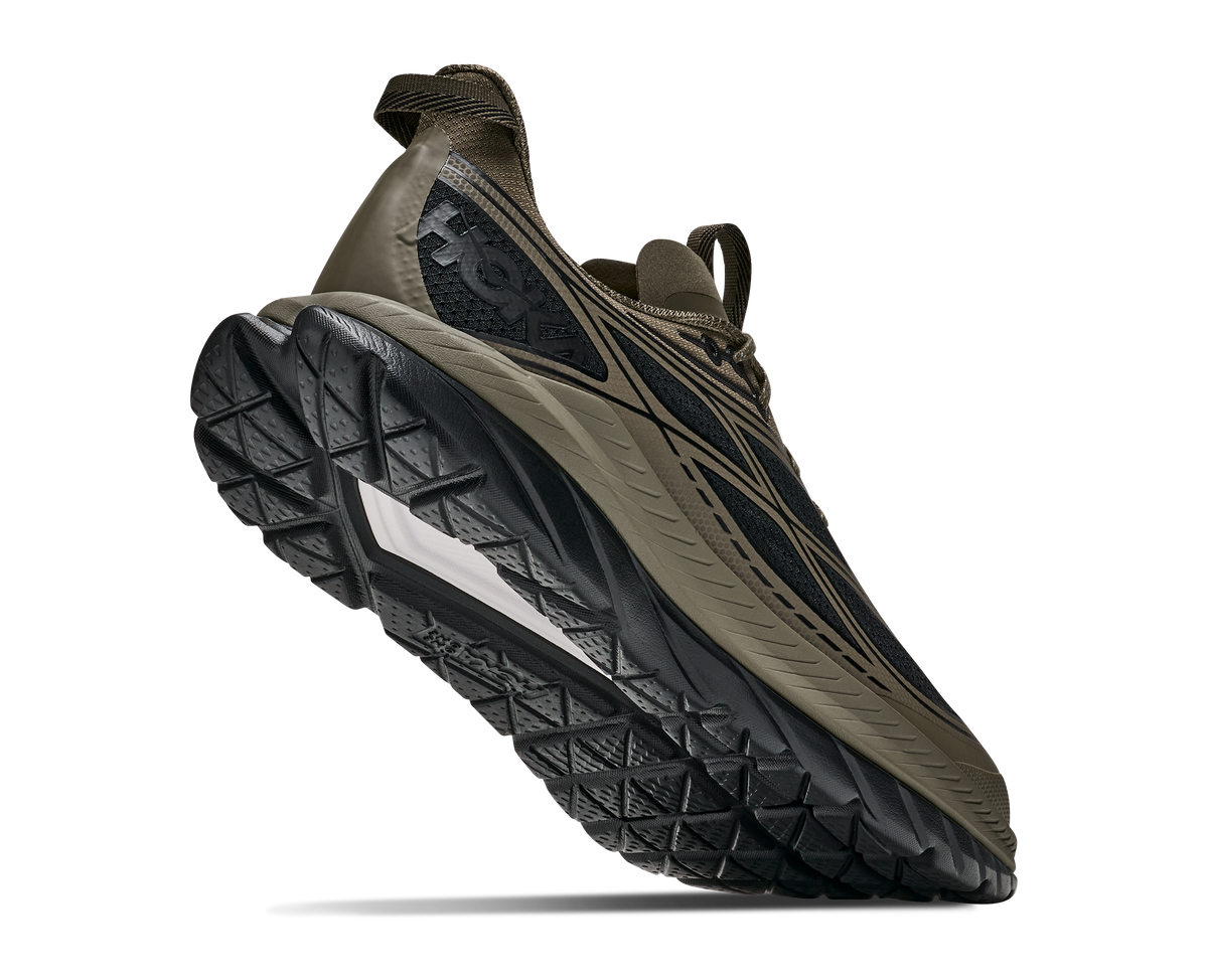 HOKA Mach Remastered Hombre Antique Olive / Black — vista tres cuartos