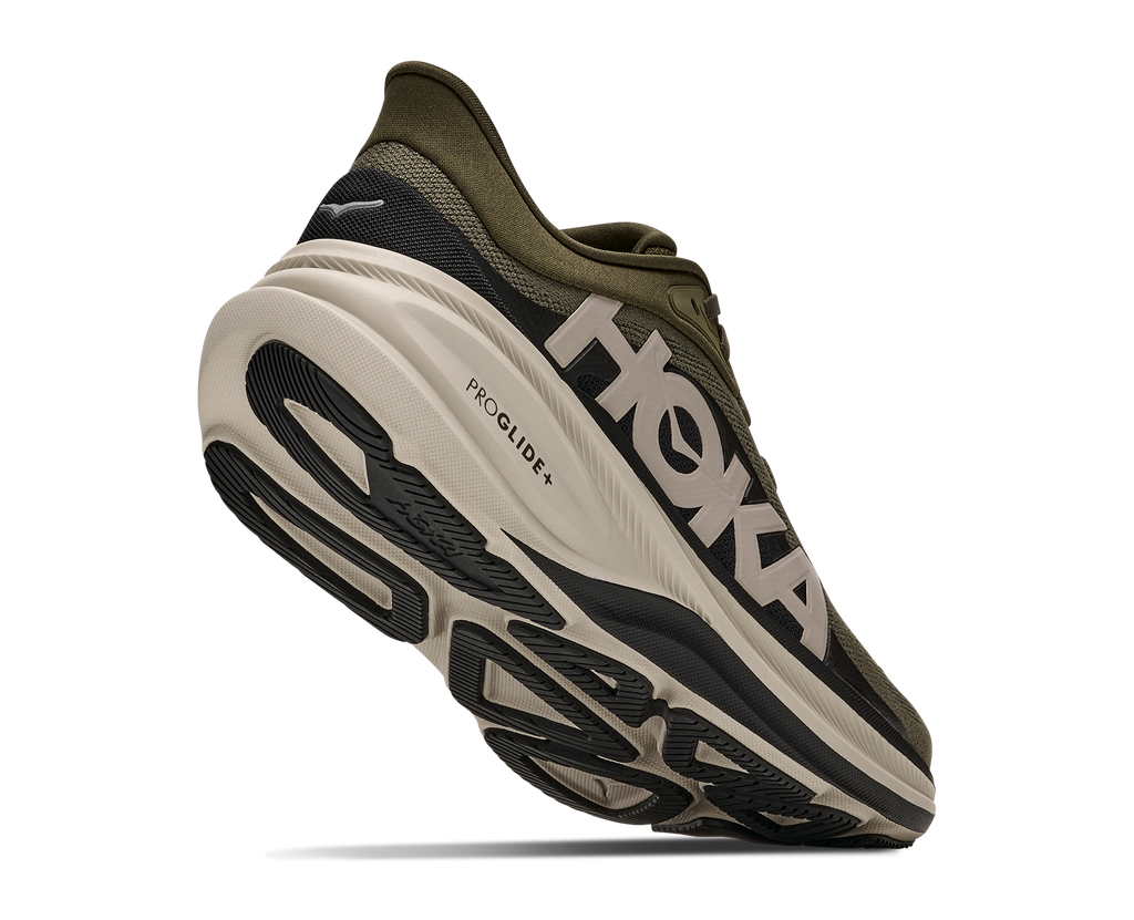 HOKA Clifton Pro Hombre Antique Olive / River Rock Grey — vista tres cuartos
