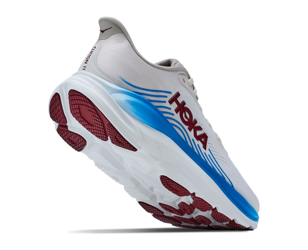 HOKA Clifton 11 Hombre Stucco / Grout — vista tres cuartos