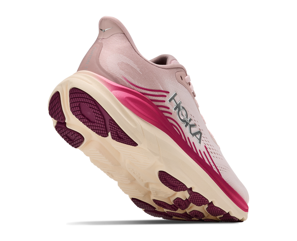 HOKA Clifton 11 Mujer Pink Opal / Alabaster — vista tres cuartos