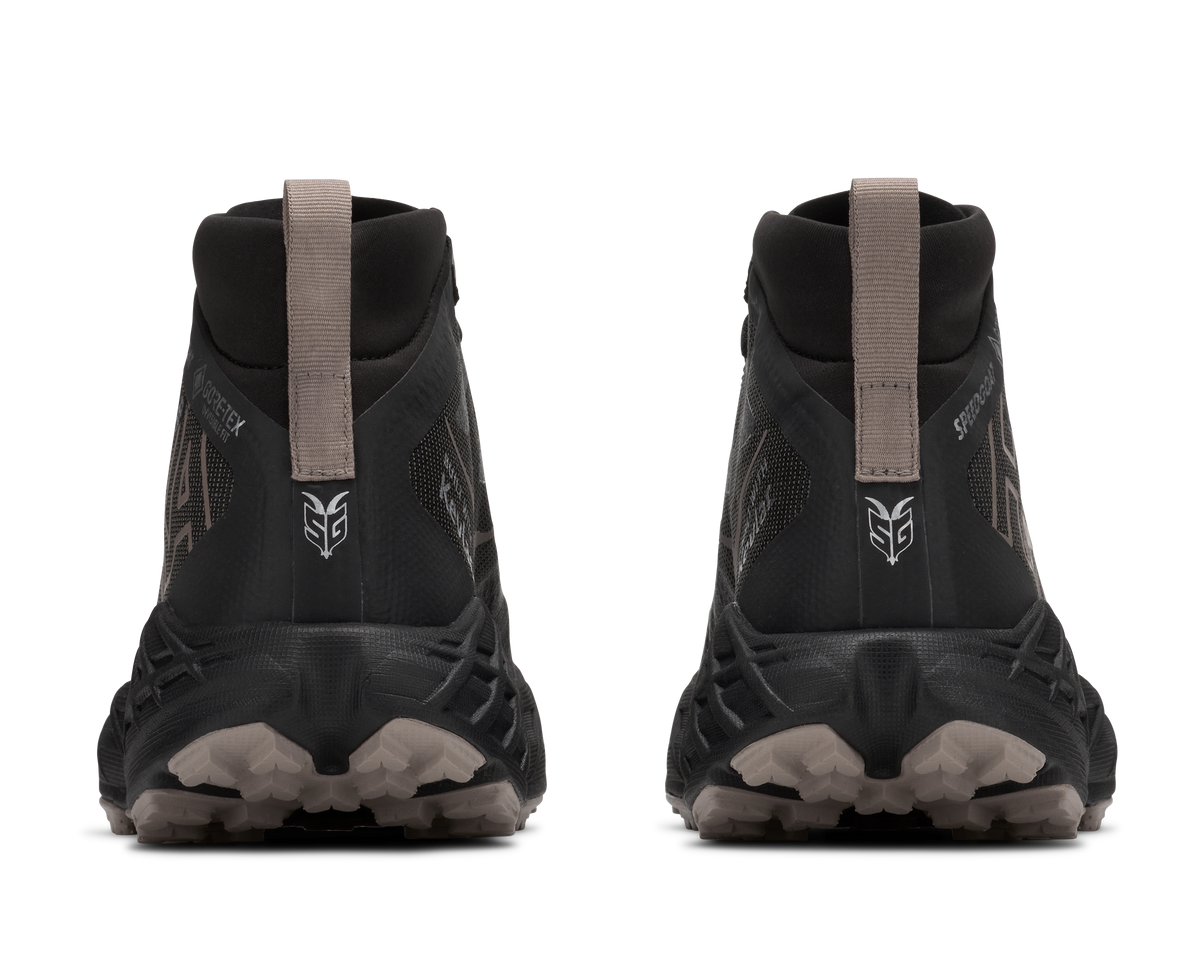 HOKA Speedgoat 7 Hike GTX Hombre Black / Pebble Grey — vista superior