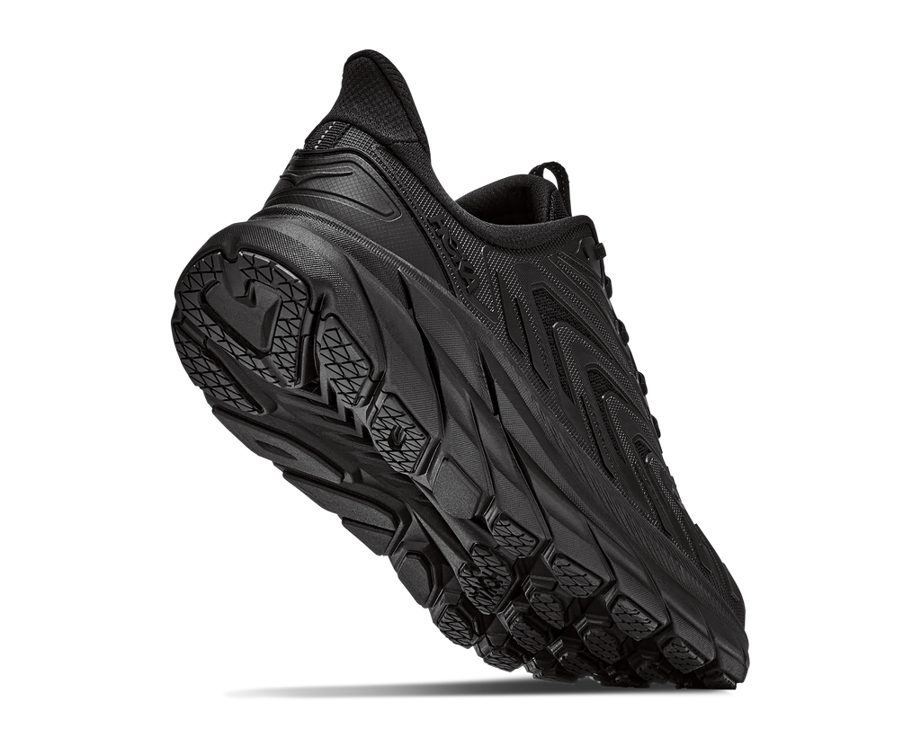 HOKA Clifton UTL Mujer Black / Black — vista tres cuartos