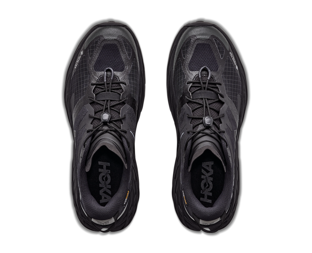 HOKA Speedgoat 7 GTX Hombre Black / Carbon Black — vista medial
