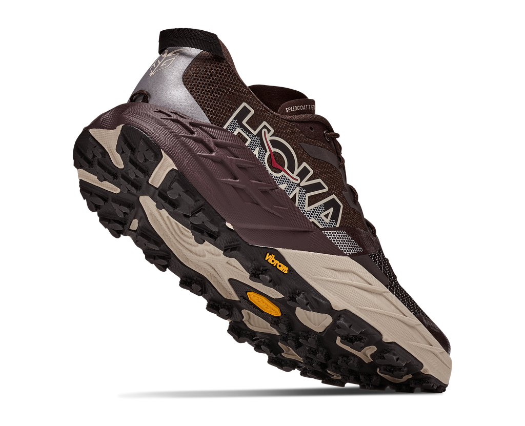 HOKA Speedgoat 7 GTX Hombre Spiced Chocolate / River Rock Grey — vista tres cuartos