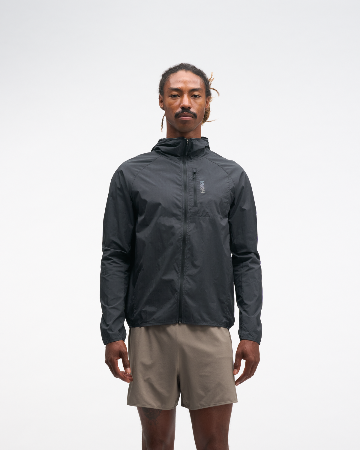 HOKA Skyflow Wind Jacket Hombre Black — vista lateral