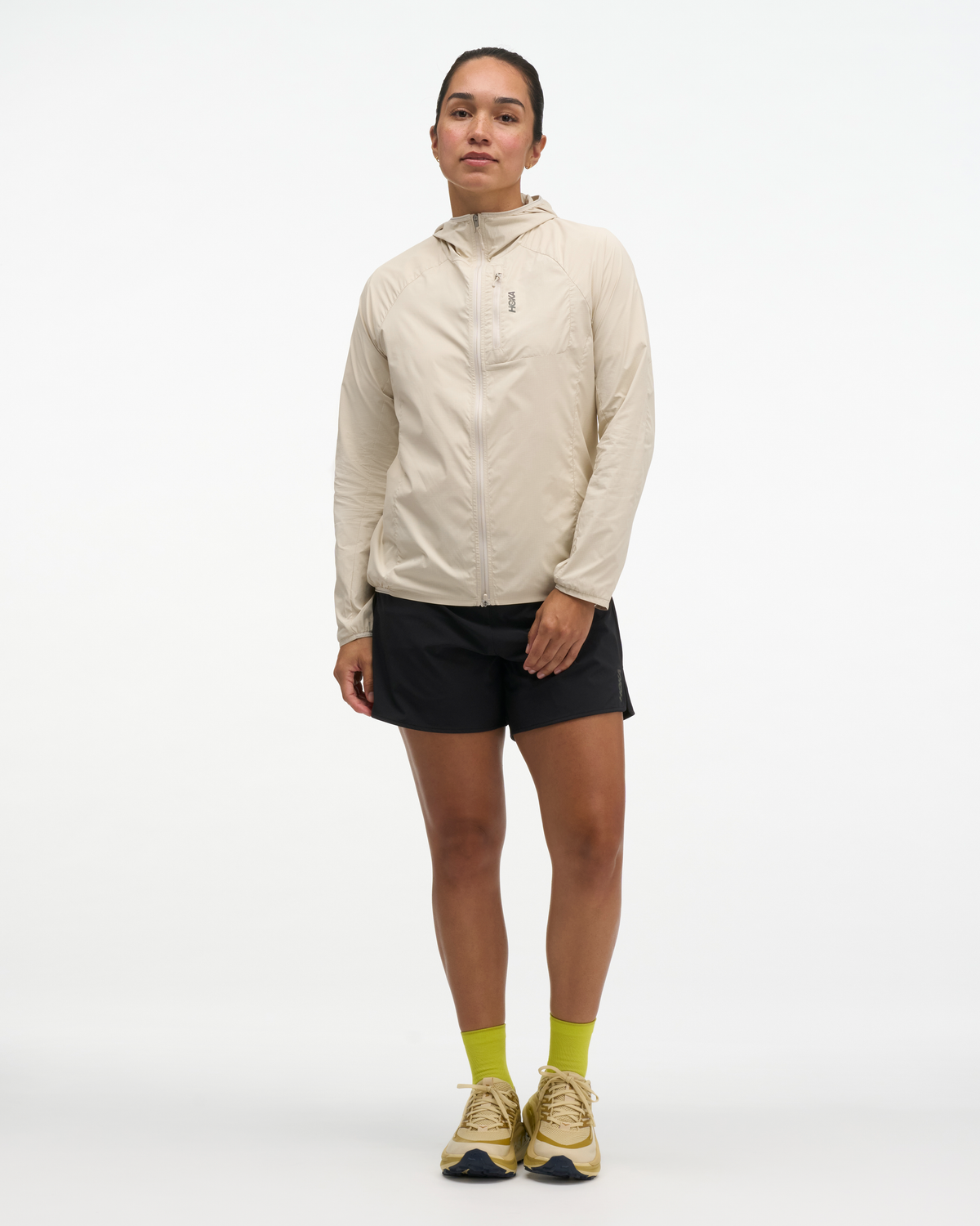 HOKA Skyflow Wind Jacket Mujer Oat Milk — vista frontal