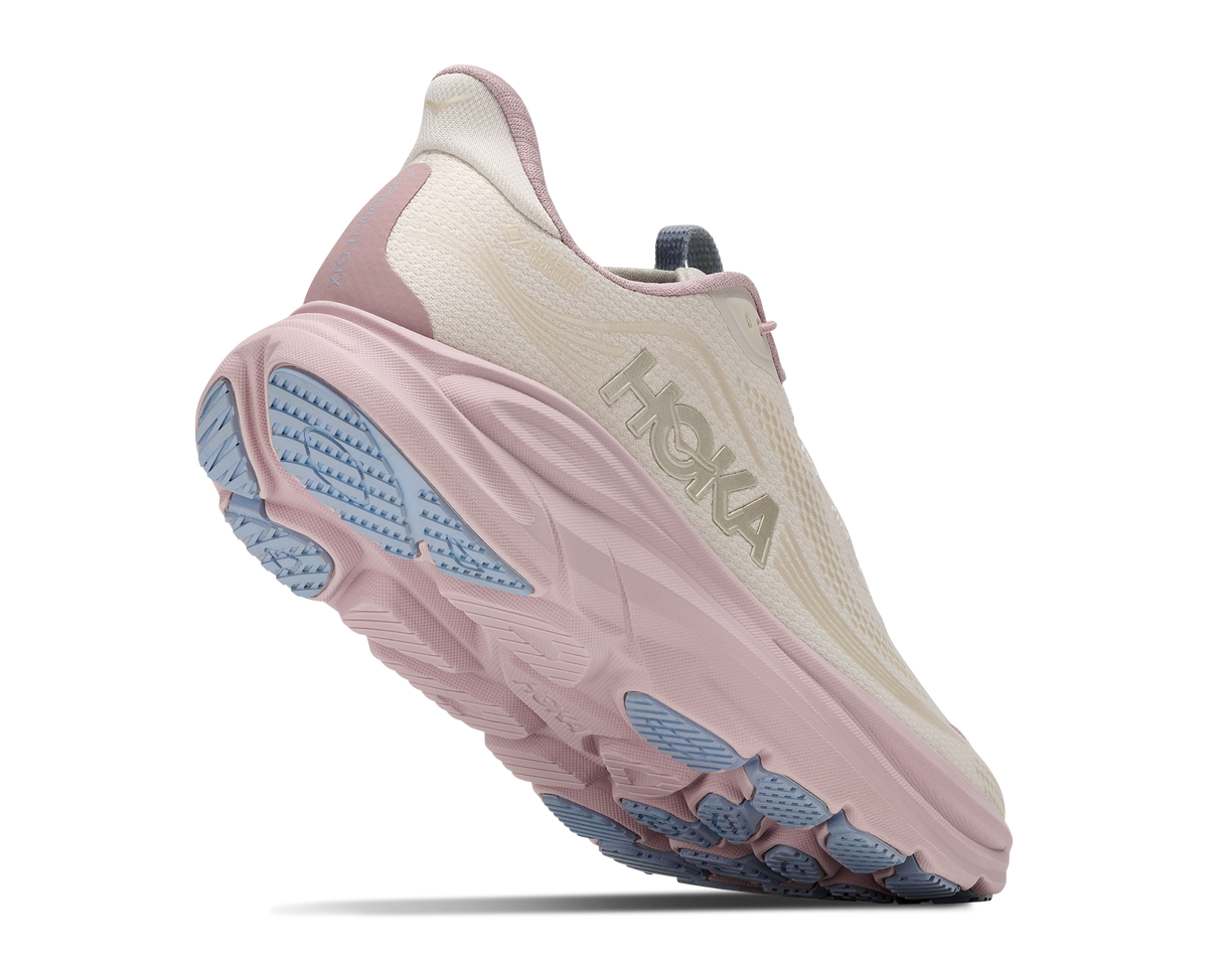 HOKA Clifton 11 GTX GLM Mujer Alabaster / Pink Opal — vista tres cuartos