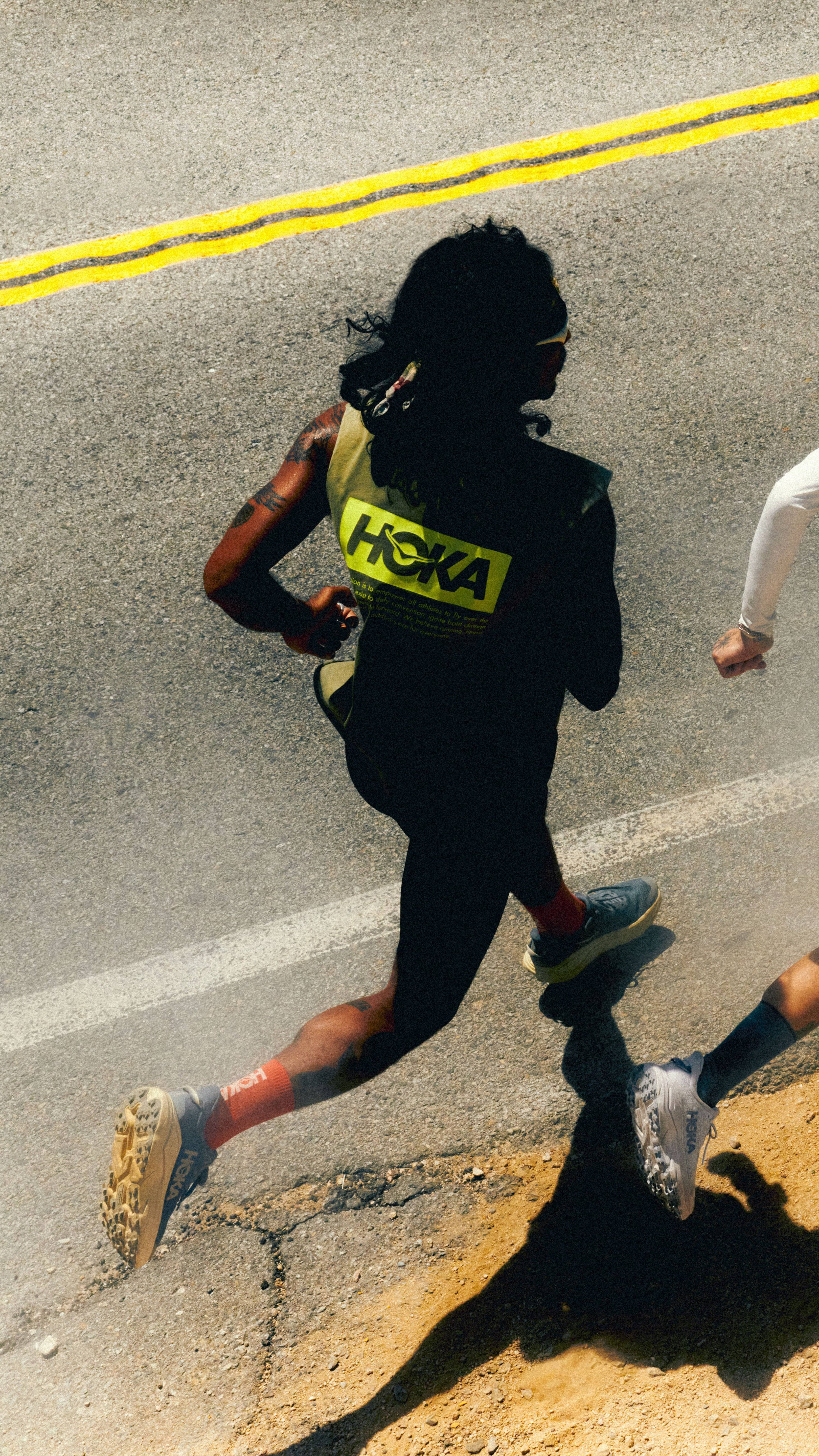 HOKA Challenger 8 — sendero