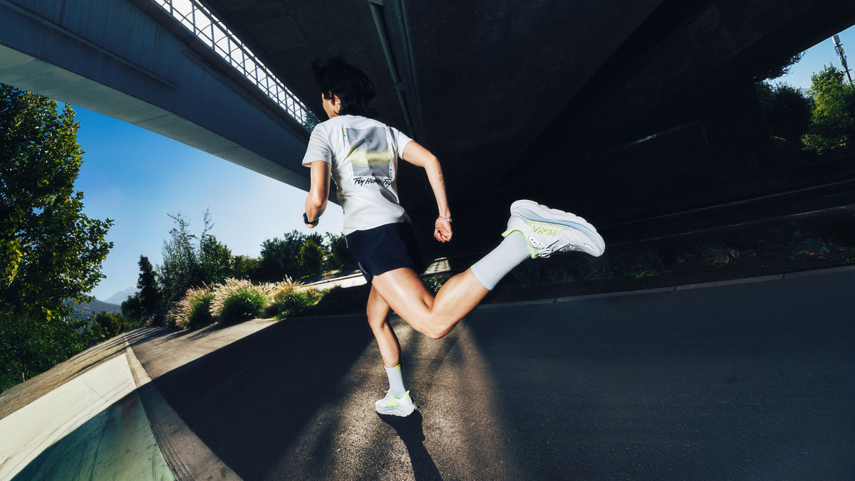 HOKA Clifton 11 campaña F26 — paso bajo nivel